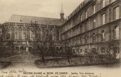 on peut voir ici l'intérieur du collége de Sion ,qui fut ouvert en 1870 par les religieuses de Notre Dame de Sion, les jeunes filles de bonnes familles y étaient éduquées.